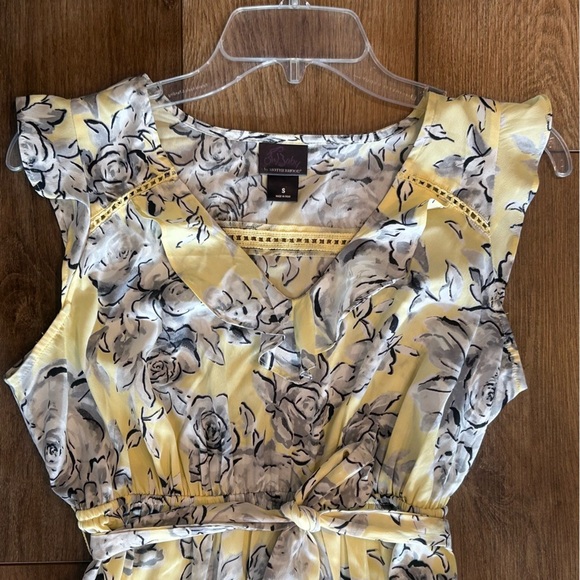 Motherhood Yellow and Gray Floral Maternity Dress Small 💛 - Picture 3 of 10